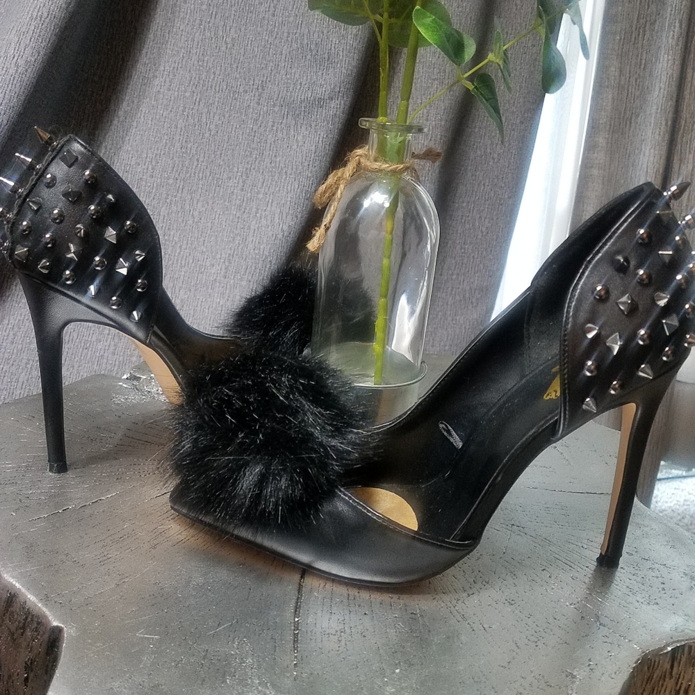 Shoes - Picture 2 of 7